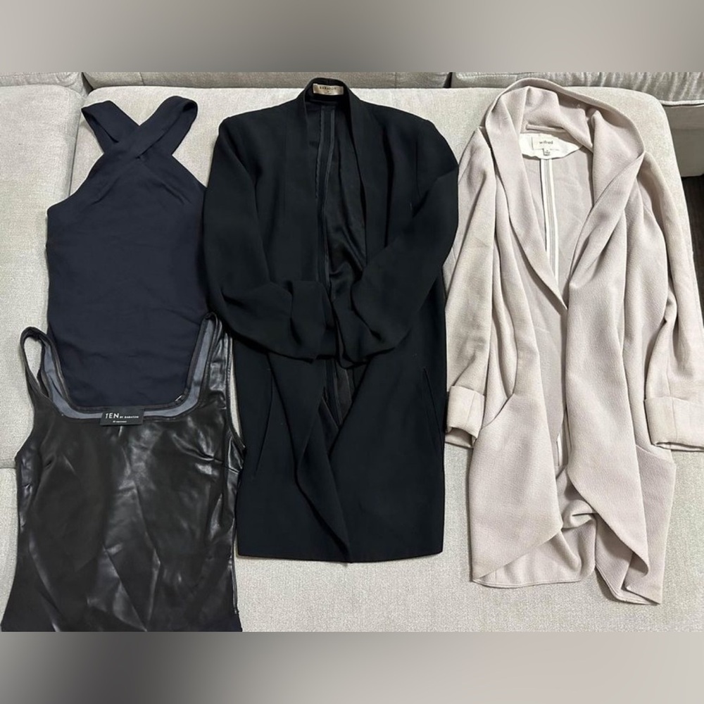 Aritzia clothing bundle or message to separate